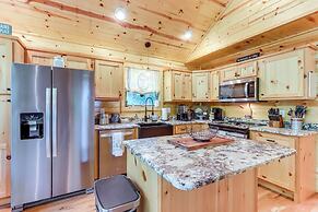 10 Mi to Main St Murphy: Cabin w/ Covered Deck!