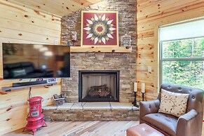 10 Mi to Main St Murphy: Cabin w/ Covered Deck!
