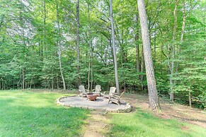 10 Mi to Main St Murphy: Cabin w/ Covered Deck!