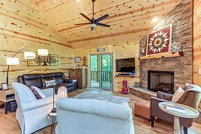 10 Mi to Main St Murphy: Cabin w/ Covered Deck!