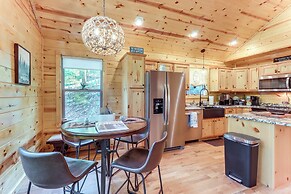 10 Mi to Main St Murphy: Cabin w/ Covered Deck!