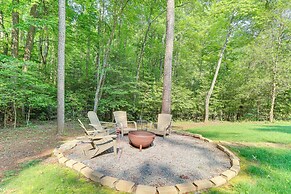 10 Mi to Main St Murphy: Cabin w/ Covered Deck!