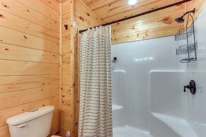 10 Mi to Main St Murphy: Cabin w/ Covered Deck!
