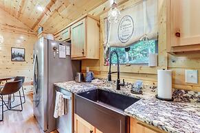 10 Mi to Main St Murphy: Cabin w/ Covered Deck!