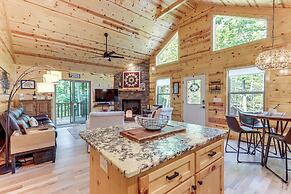 10 Mi to Main St Murphy: Cabin w/ Covered Deck!