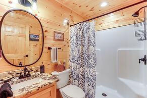10 Mi to Main St Murphy: Cabin w/ Covered Deck!