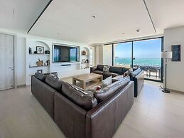 5BR Beachfront Luxury Condo