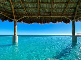 5BR Beachfront Luxury Condo