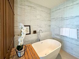 5BR Beachfront Luxury Condo