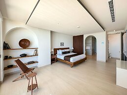 5BR Beachfront Luxury Condo