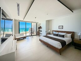 5BR Beachfront Luxury Condo