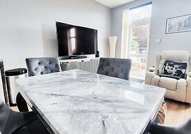 Stylish & Modern 2BR Flat