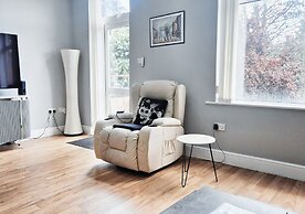 Stylish & Modern 2BR Flat