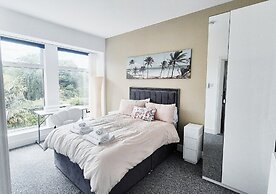 Stylish & Modern 2BR Flat