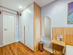 Art Studio by VLV Stays