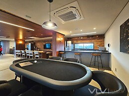 Art Studio by VLV Stays