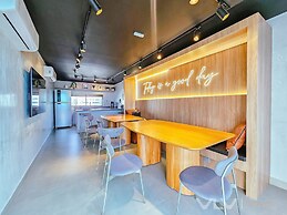 Art Studio by VLV Stays