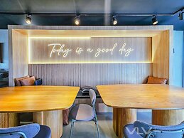 Art Studio by VLV Stays