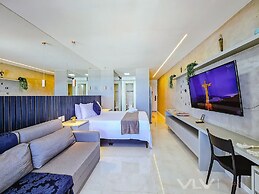 Art Studio by VLV Stays