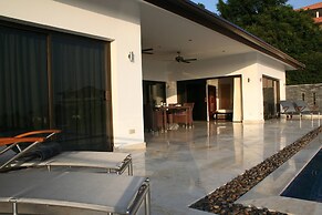 Secluded Villa With Private Pool and Breathtaking Sea Views
