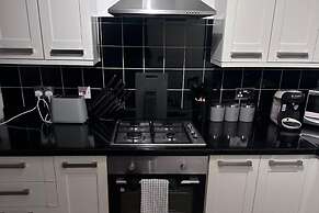 2bed Apartment-free Parking, Pets, Garden, Central