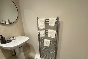 2bed Apartment-free Parking, Pets, Garden, Central