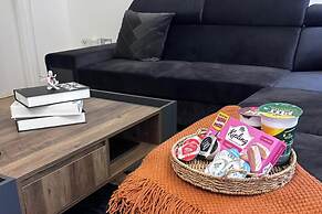 2bed Apartment-free Parking, Pets, Garden, Central