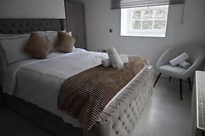 2bed Apartment-free Parking, Pets, Garden, Central