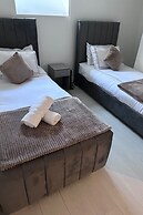 2bed Apartment-free Parking, Pets, Garden, Central