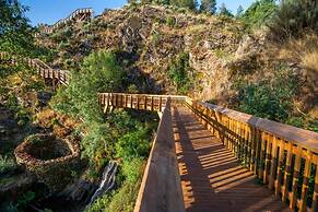 2Br Serra da Estrela Escape-cheese & Wine, Parking
