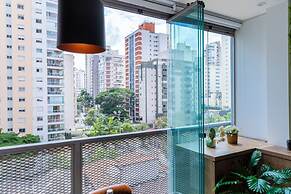 Vista incrível com piscina e AC