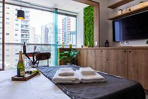 Vista incrível com piscina e AC
