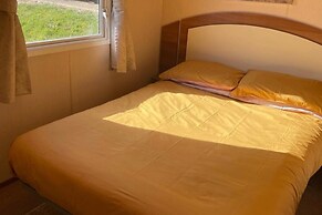 Challaborough bay Caravan, Sleeps 8, pet Friendly
