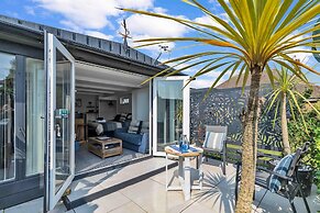 Garden Room With Parking By My Getaways