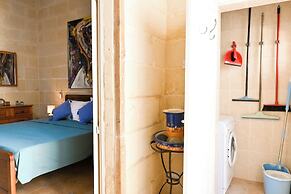 A Cosy Nest Overlooking The Sea