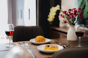 Wisteria Luxury Apartment