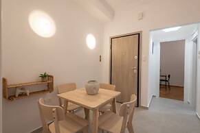 Veikou 90 Meno in Athens