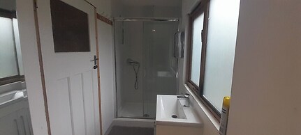 Pet Friendly - 4 Guests - 13 min to the Beach
