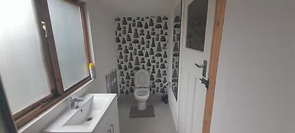 Pet Friendly - 4 Guests - 13 min to the Beach