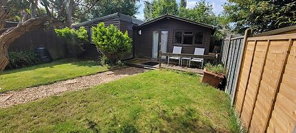 Pet Friendly - 4 Guests - 13 min to the Beach