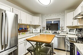 8 Mi to Dtwn Silver Spring: Convenient Condo