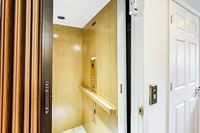 8 Mi to Dtwn Silver Spring: Convenient Condo