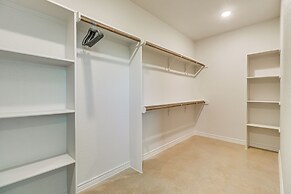 2 Mi to Dtwn Dining! Pet-friendly Temple Townhome