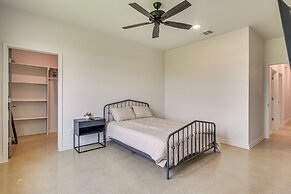 2 Mi to Dtwn Dining! Pet-friendly Temple Townhome