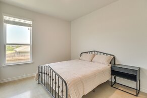 2 Mi to Dtwn Dining! Pet-friendly Temple Townhome