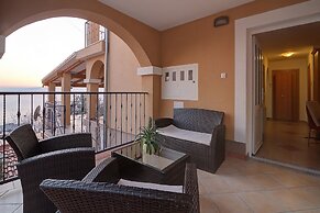 Seabreeze Apartments With Jacuzzi