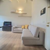 Modern Viggiù Suite Home