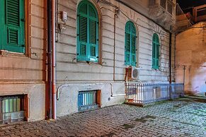 TRIBUNALE BASEMENT APARTMENT