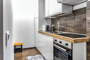 TRIBUNALE BASEMENT APARTMENT