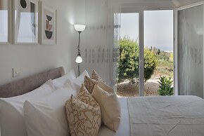 Phaedrus Living: Seaview Hilltop Maisonette